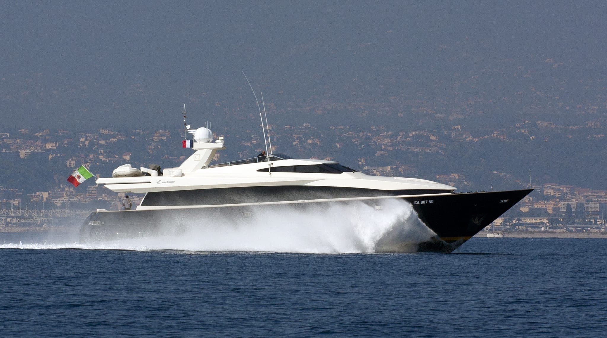 Cappuccino yacht exterior profile