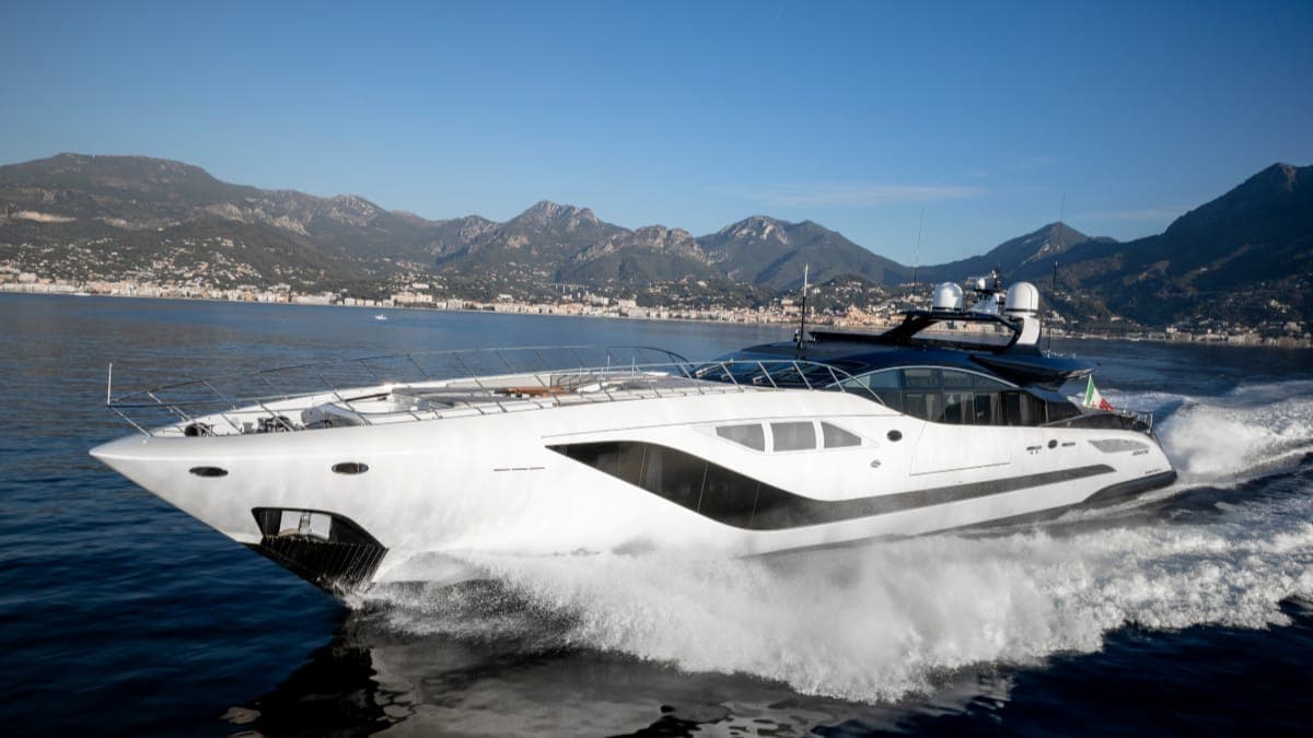 No Rush superyacht at speed
