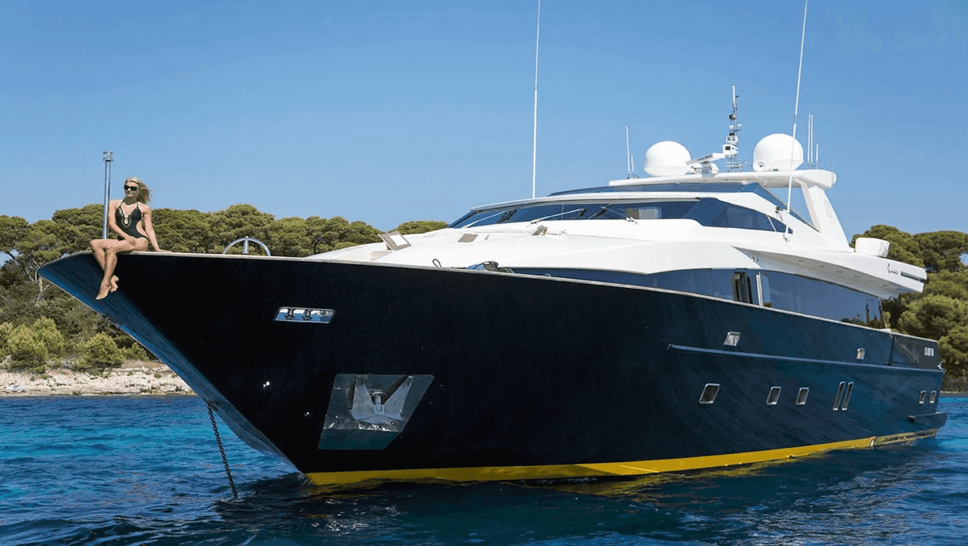 Cappucino yacht profile at anchor