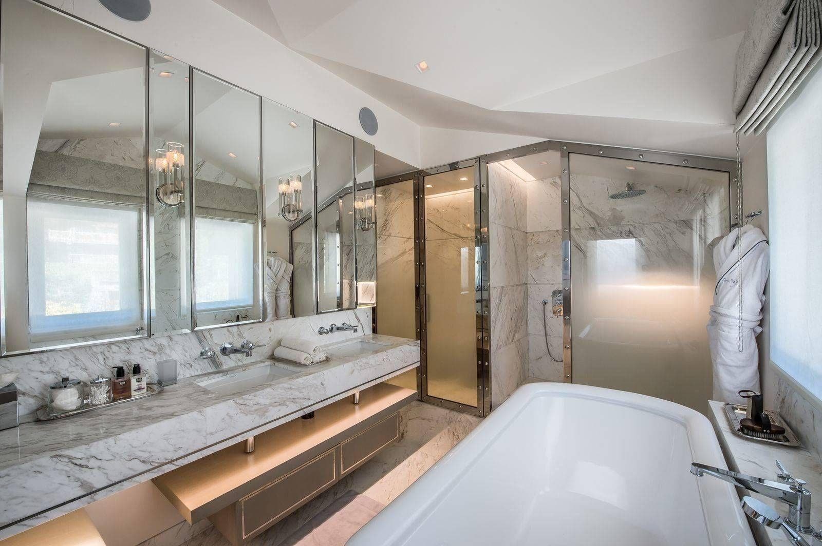 Marble en-suite