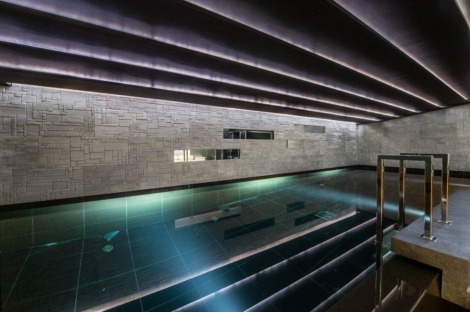 Chalet Crystal private spa with infinity pool