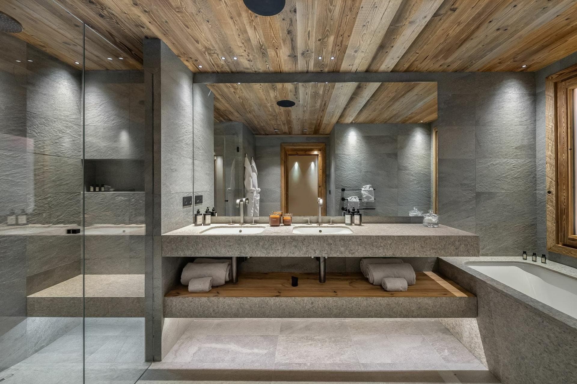 Chalet Nordéa refined bathroom with alpine spa finishes