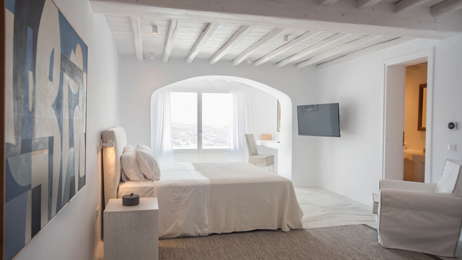 Arched-alcove bedroom